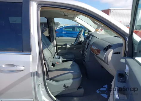 2008 Chrysler Town & Country Touring из США, поврежденный, VIN 2A8HR54P38R821228